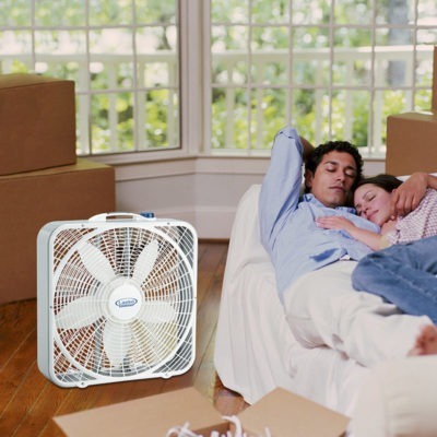 Lasko 20“ Weather-Shield®性能盒粉丝3720型在地板上